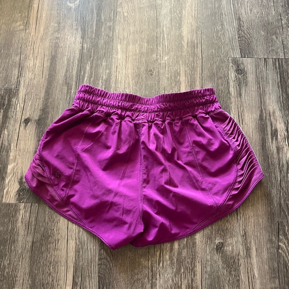 Lululemon Women’s Purple Running Shorts Sz 6 - Picture 2 of 4